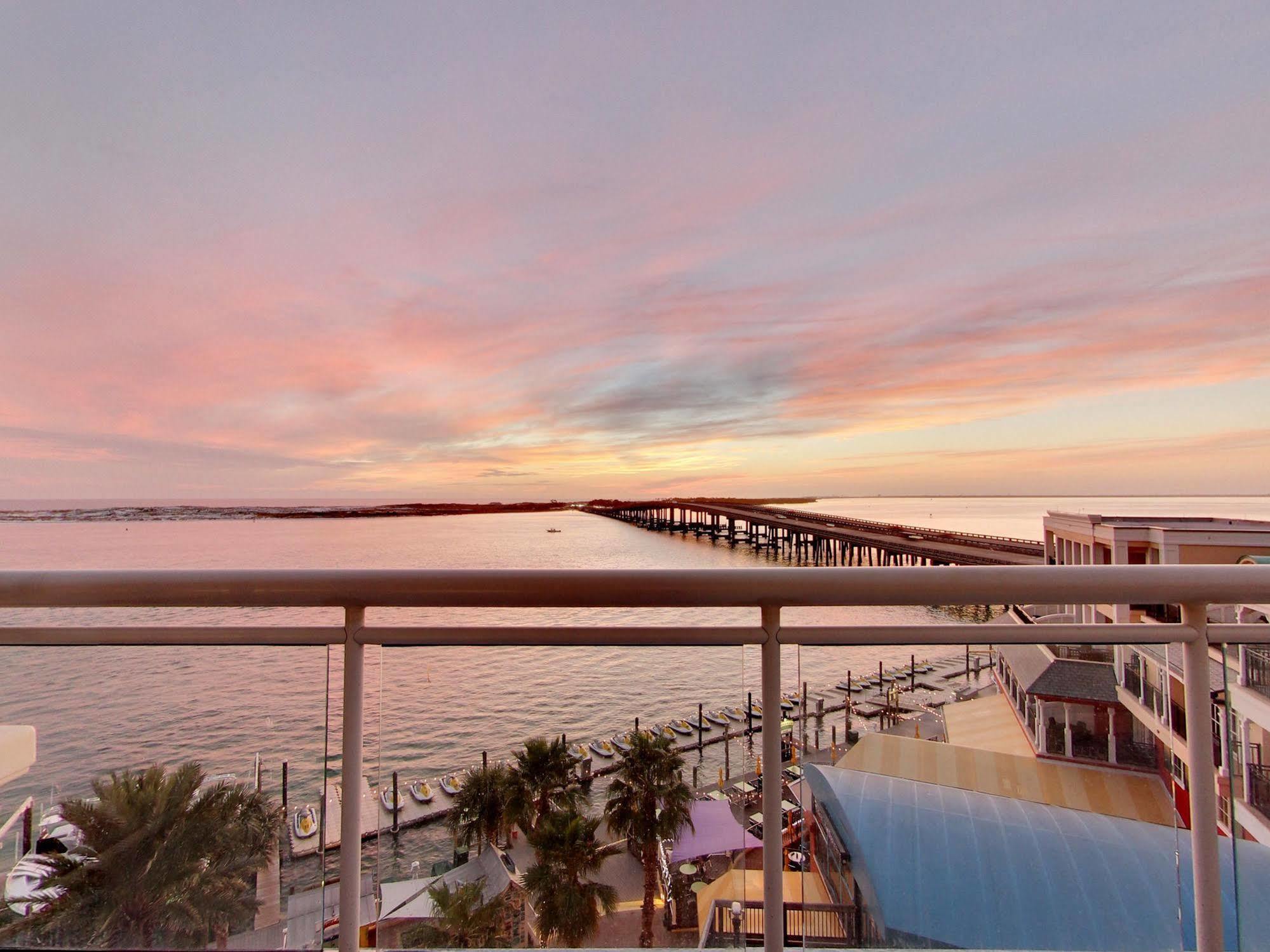 Emerald Grande Condominiums At Harborwalk Village Destin Exterior photo